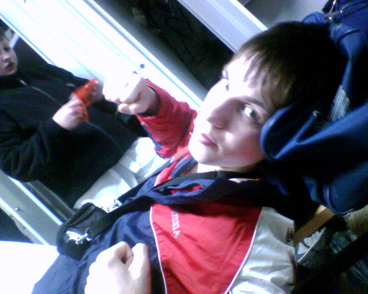 Тут мне 14 лет. Фоток в 9 лет к сожалению у меня нету.