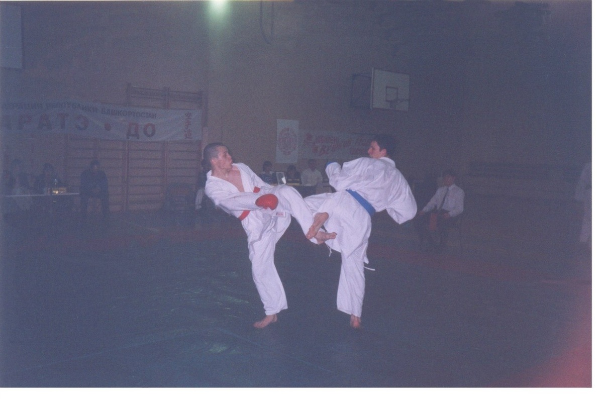 Я в синем поясе.