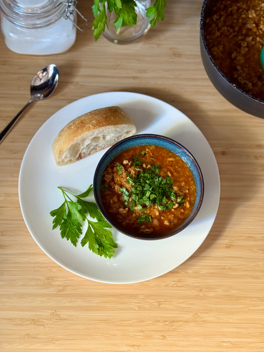 Обед. Густая похлебка со свиным фаршем и чечевицей