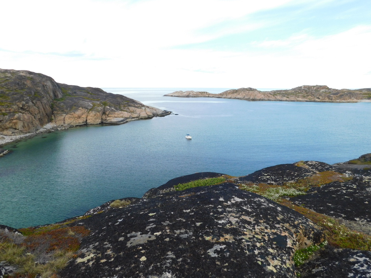 Океанские волны затихают на повороте. Тут не бывает штормов.