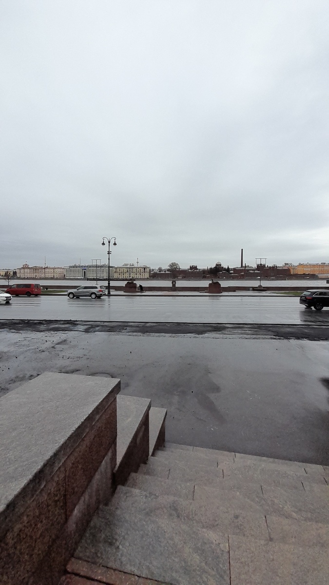 Воскресенская набережная, вид на знаменитые петербургские "Кресты" и двуликие сфинксы 