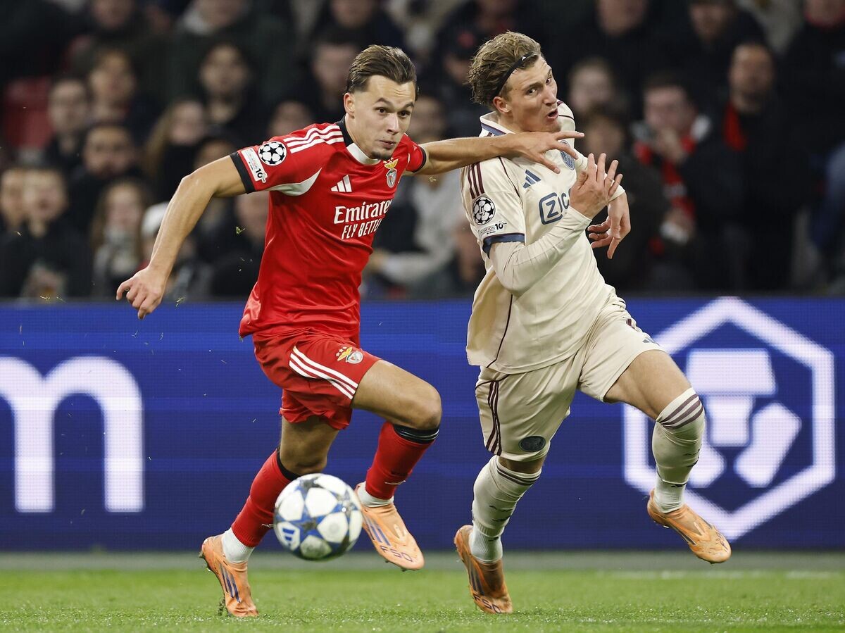    Эпизод матча ЛЧ "Аякс" - "Бенфика"© Getty Images / ANP