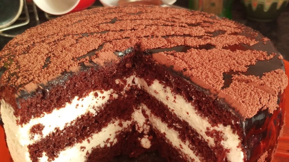 Объедение, а не торт: нежный шоколадный десерт, который тает во рту — готовится без весов