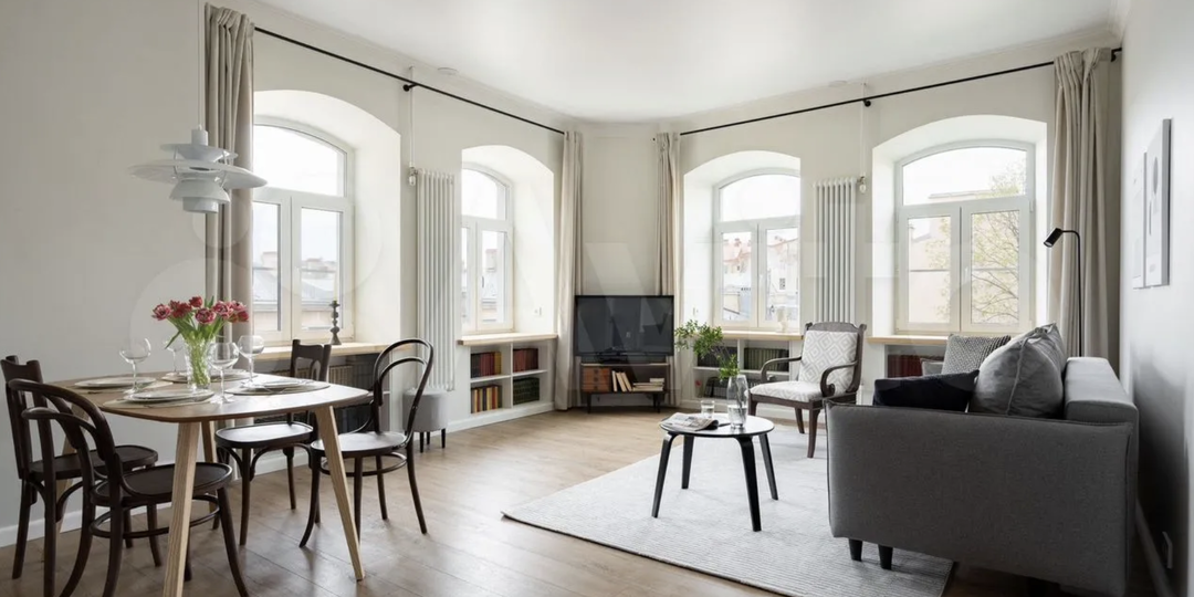 Светлая двухкомнатная квартира в дворовом флигеле Елисеева