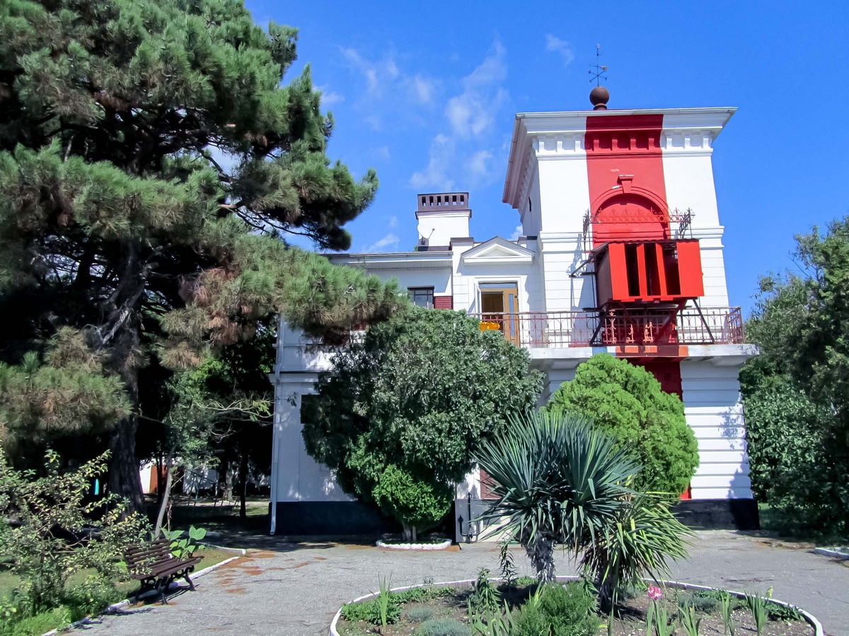 Створный маяк в Геленджике (сентябрь 2011)