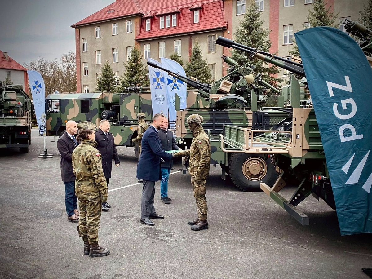 Польша получила первый серийный ЗРПК «Пилица+» для системы ПВО. Фото: PGZ–PILICA+