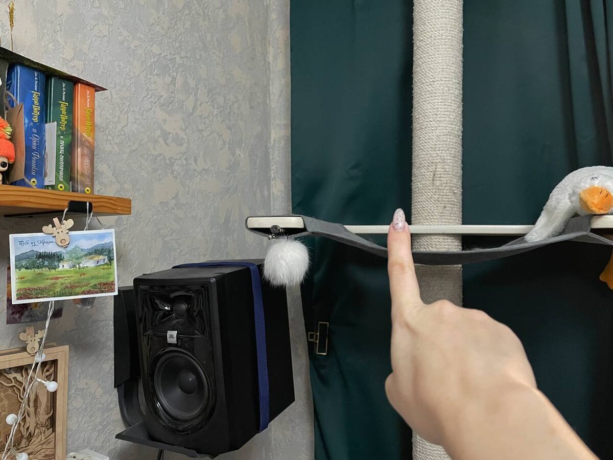 Уголок с когтеточкой