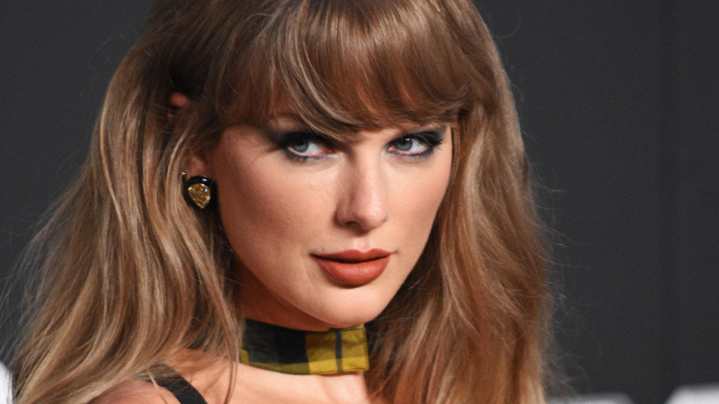 «Я лучник. Мы буквально стоим в стороне, оцениваем ситуацию, анализируем свои чувства по этому поводу, поднимаем лук, натягиваем его и стреляем» — Тейлор Свифт