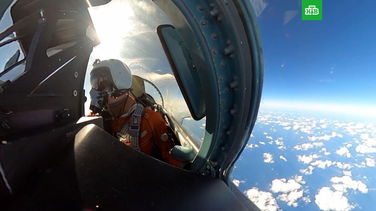    Стратегические ракетоносцы    Ту-95мс    выполнили плановый полет над нейтральными водами Японского моря