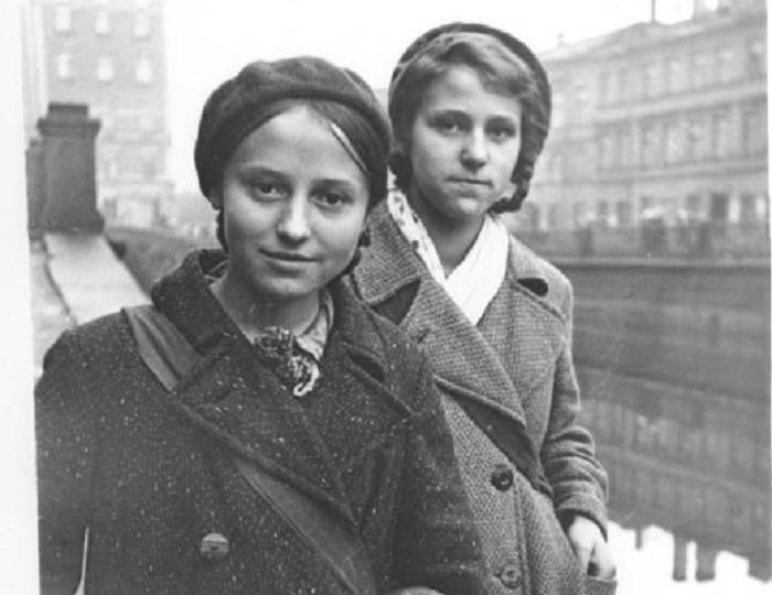 Как "совсем школьницы" в Блокадном Ленинграде разобрались с бандой зашедшей грабить в трамвай