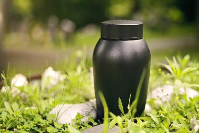    Можно ли в России по закону развеивать прах умершего?