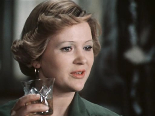   Галина Польских, кадр из фильма «По семейным обстоятельствам» (1977)