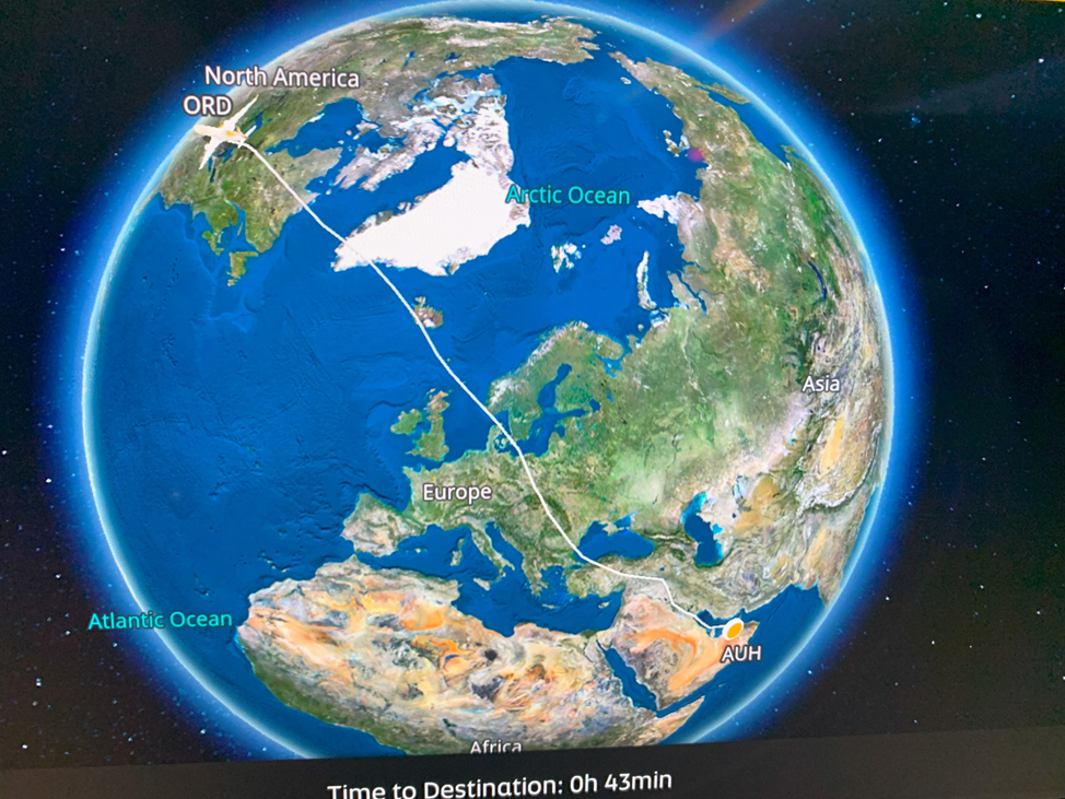 Маршрут полёта на мониторе в самолёте