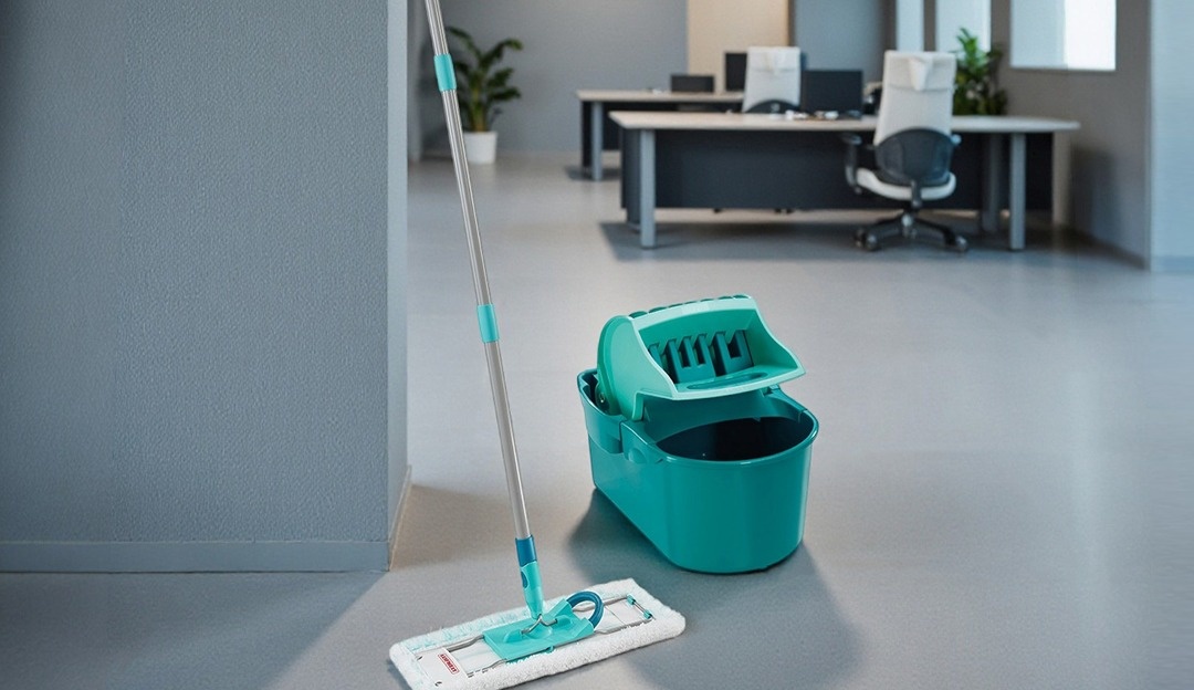 Набор с отжимом для влажной уборки в офисе Leifheit Profi Compact, арт. 55092.