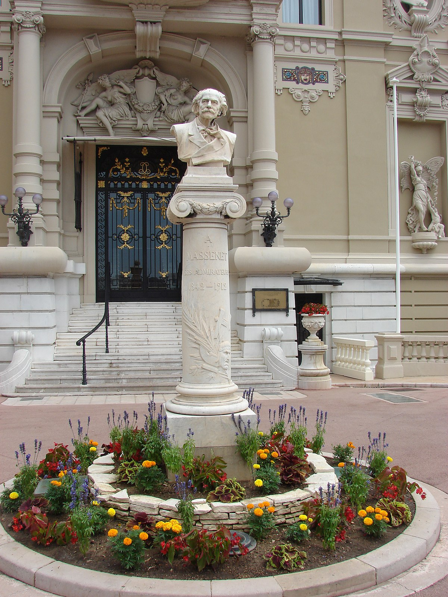 Памятник в Монако. Фото с сайта https://yandex.ru/images/search?from=tabbar&img_url=https%3A%2F%2Fupload.wikimedia.org%2Fwikipedia%2Fcommons%2F7%2F72%2FJules_%2528%25C3%2589mile_Fr%25C3%25A9d%25C3%25A9ric%2529_Massenet_%25281842_-_1912%2529%252C_Monte_Carlo%252C_Monaco_-_panoramio.jpg&lr=63&pos=1&rpt=simage&text=%D0%BF%D0%B0%D0%BC%D1%8F%D1%82%D0%BD%D0%B8%D0%BA%20%D0%BC%D0%B0%D1%81%D1%81%D0%BD%D0%B5%20%D0%B2%20%D0%BC%D0%BE%D0%BD%D0%B0%D0%BA%D0%BE