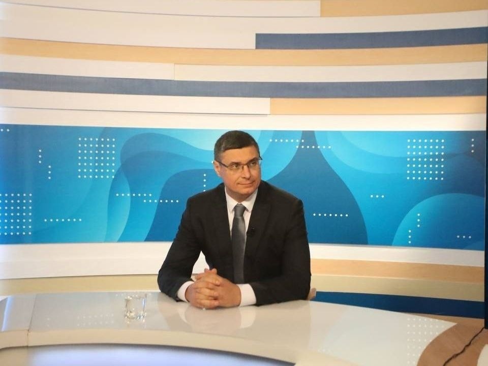    Это будет юбилейная прямая линия губернатора. Фото из телеграм-канала Александра Авдеева.