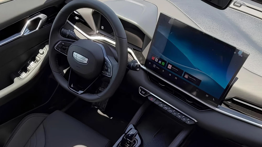 Обновлённый Geely Coolray / фото Ondrive  📷
