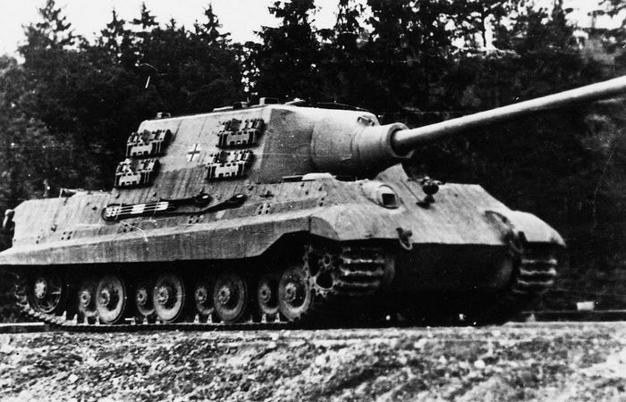 На САУ поставили огромную пушку.