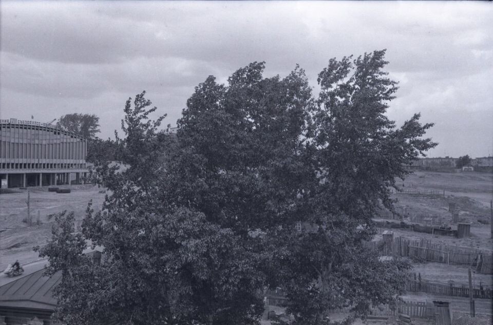    Строительство Дворца спорта и спорткомплекса "Обь" в г. Барнауле.. Источник: goskatalog.ru, архив АГКМ, Антошкин А. С.