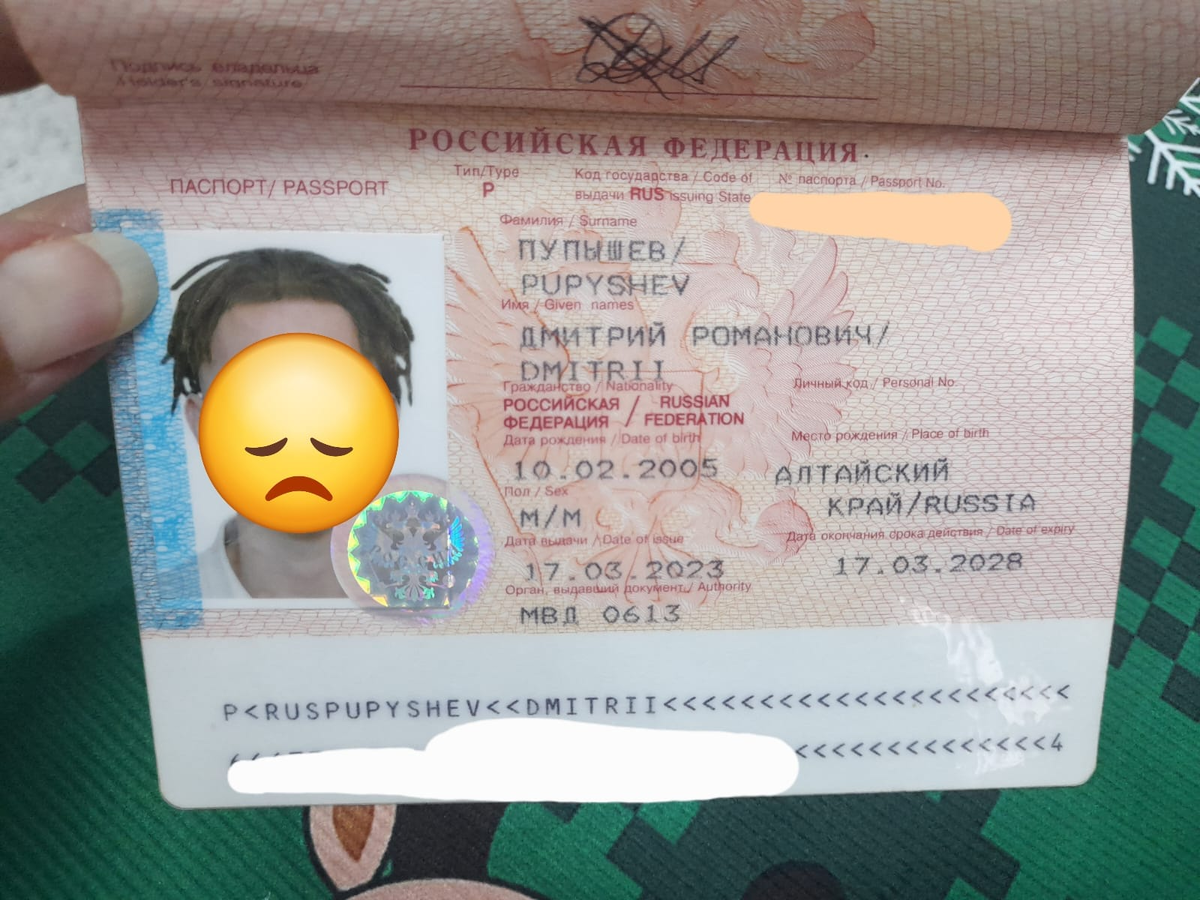 Лицо юное, в жизни Диме не дашь 20-ти... 