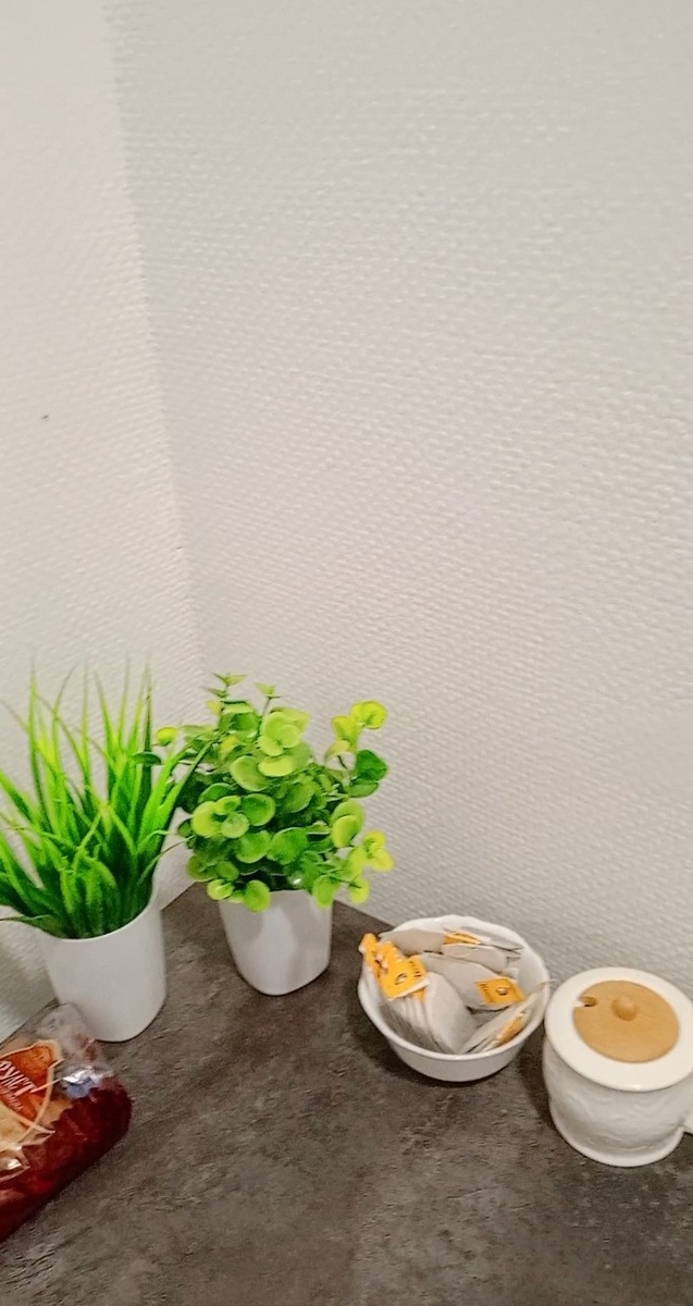 Цветочки искуственные, но глядя на них вспоминала лес, дорогу к реке, и как это было по настоящему важно — жить в гармонии с собой и с миром. 