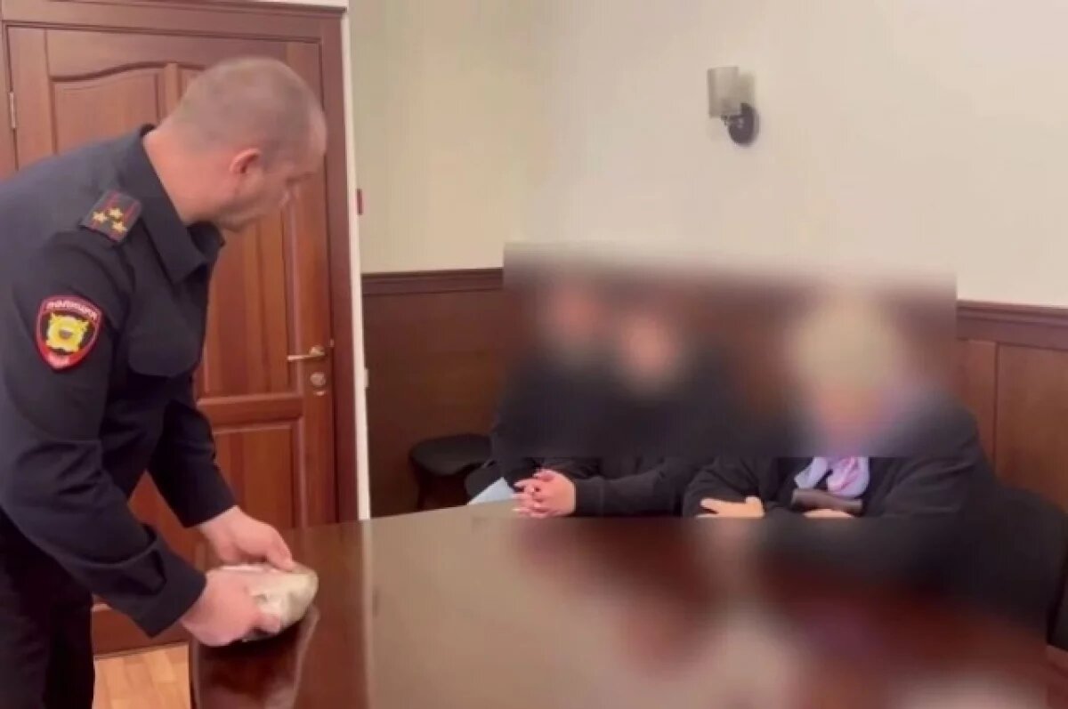    Таксист помог поймать мошенников, пытавшихся похитить 4,7 млн у пенсионерки