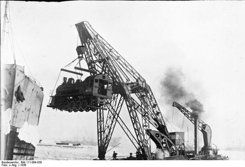 Погрузка на судно паровоза серии Эг (Веймарская республика)