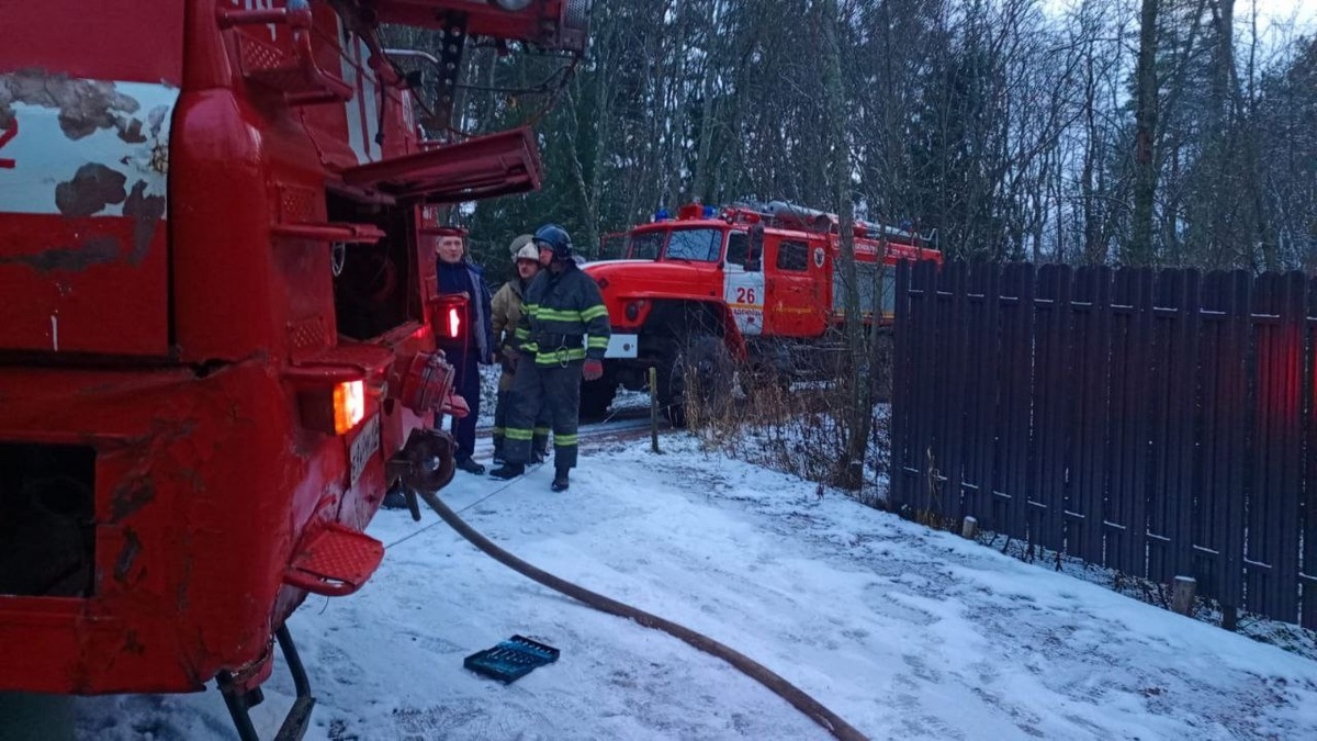    Дачный дом полностью сгорел в поселке Асилан в Карелии© МЧС РК