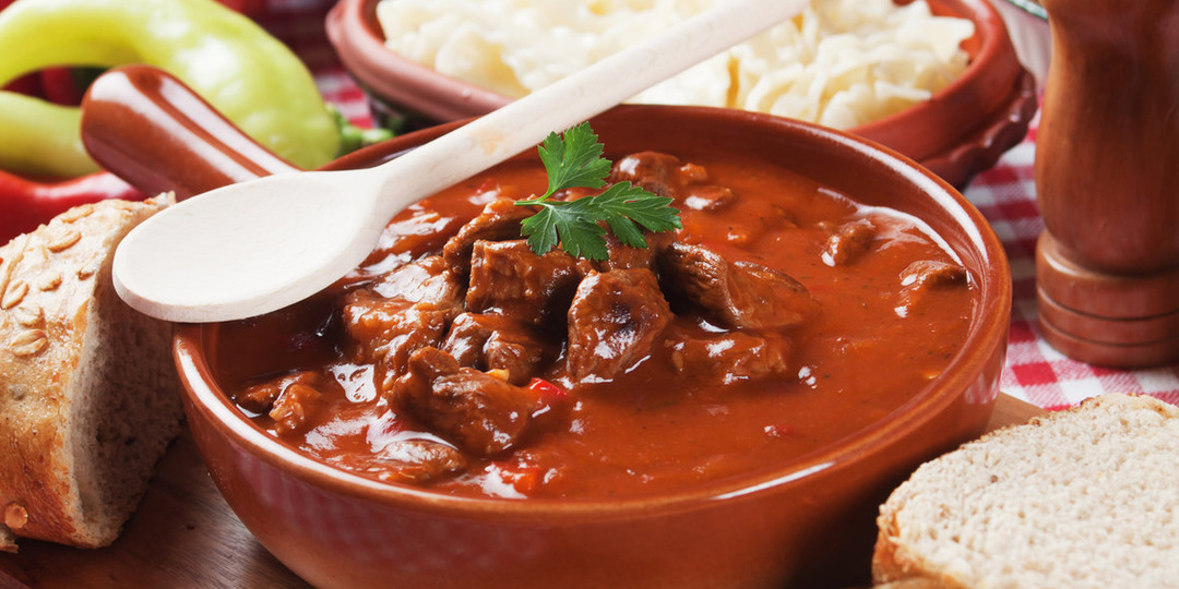 Как приготовить идеальный гуляш: 5 лучших рецептов с говядиной и свининой