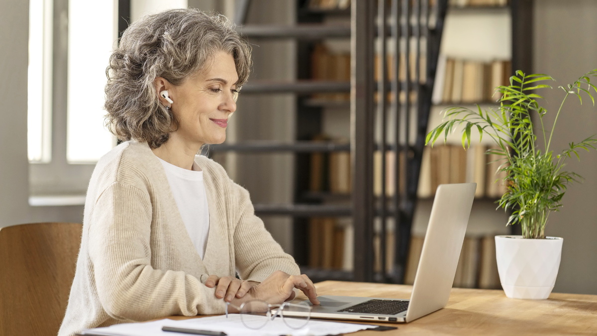    Работающие пенсионеры Югры могут получить дополнительный отпуск