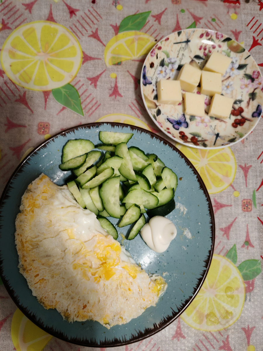 Яичницу делала в микроволновке. 2 минуты - и готово. Двойной эспрессо. 