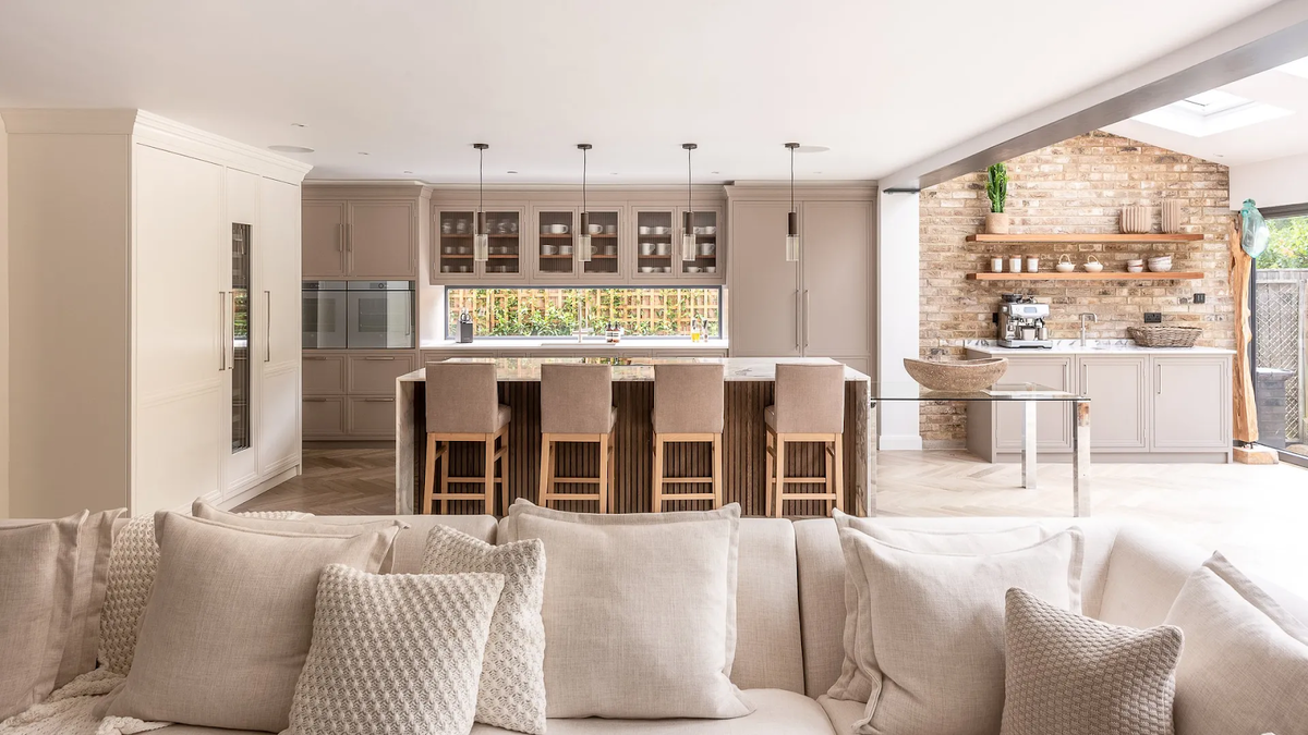 Интерьер в оттенках тауп. Источник фото: https://www.architecturaldigest.com/gallery/taupe-color-design-ideas