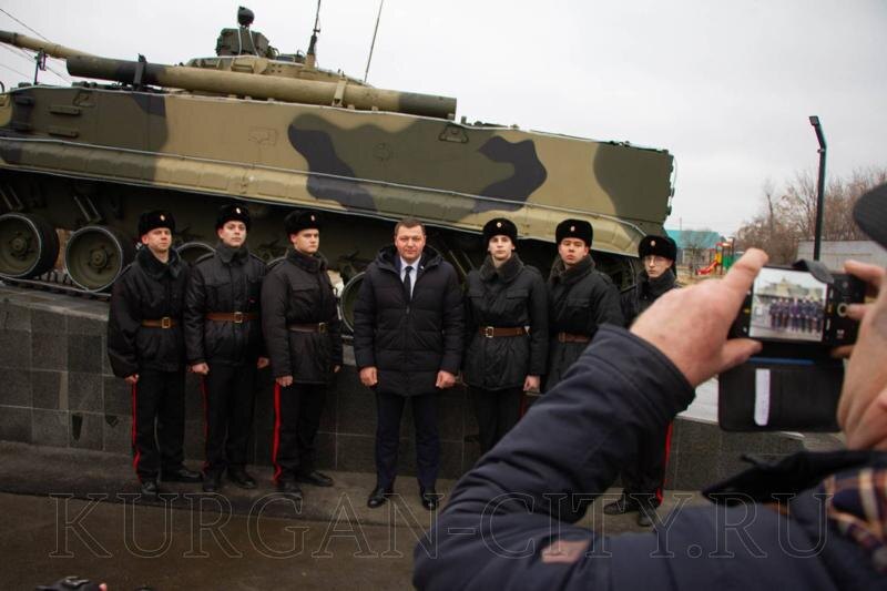    Церемония открытия памятника БМП-3