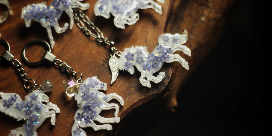 Мелочь, а приятно. Символ года (лошадь) из эпоксидной смолы