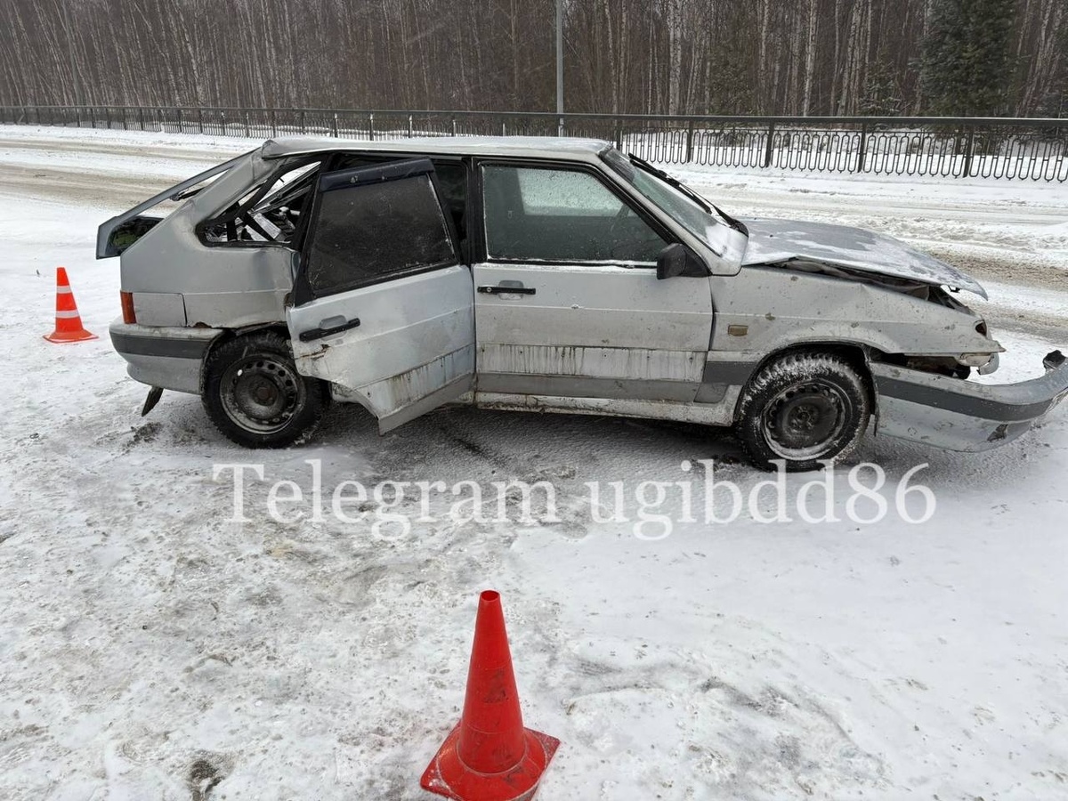    В Югре молодой водитель не справился с управлением на гололеде