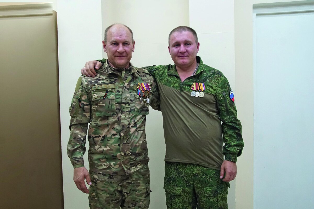 Белый, водитель отряда БАРС 18. Леший, водитель санитарного транспорта отряда БАРС-18, сын Белого.