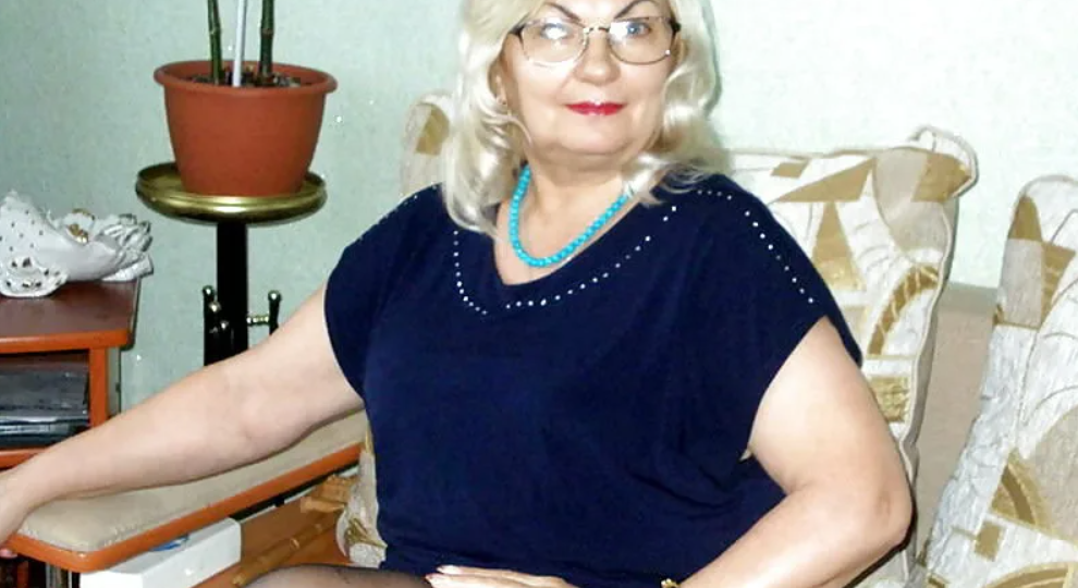 Сын привел невестку в мою квартиру и сказал: «Мама, ты поживи пока на кухне, нам нужна спальня». Моя реакция удивила их обоих