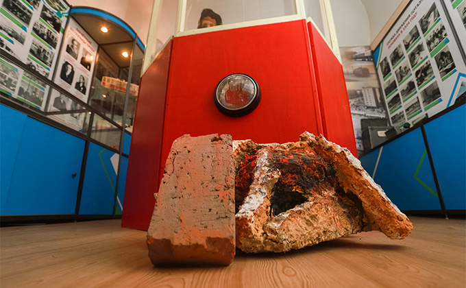 © Кирпичи из салона первого новосибирского трамвая сохранились в музее. Фото VN.ru.📷
