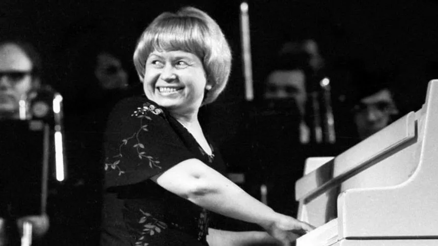 Александра Пахмутова