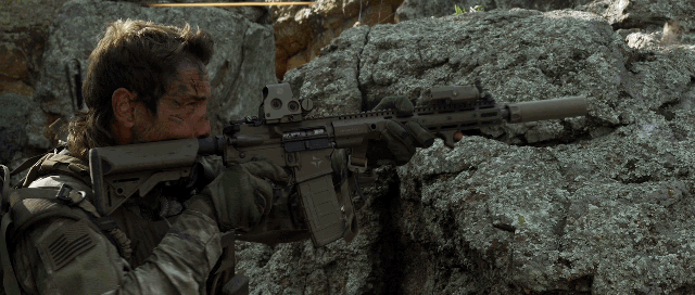 Кадр из кинофильма "Уцелевший".