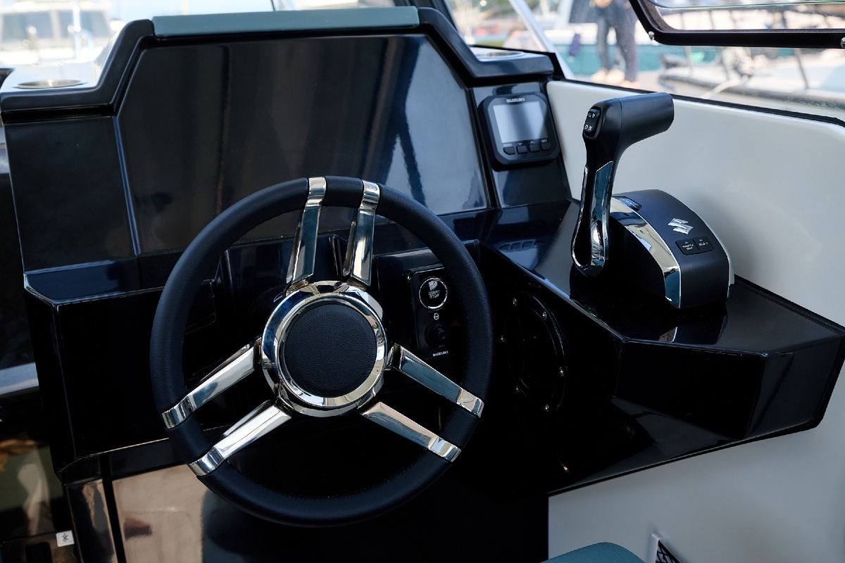 Приборная панель катера AVANRAID A850 ADVENTURE