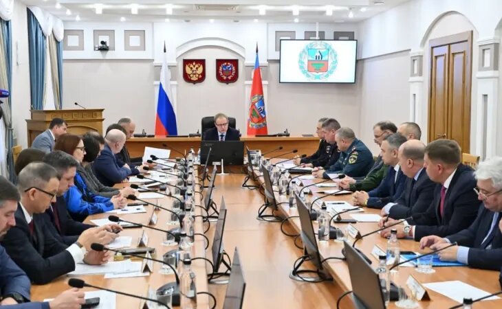 Заседание по безопасности дорожного движения. Фото: Правительство АК