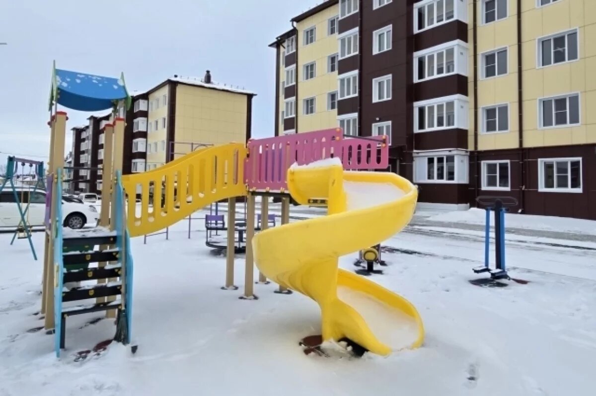    В Ногликах вручили ключи от новых квартир переселенцам из аварийных домов