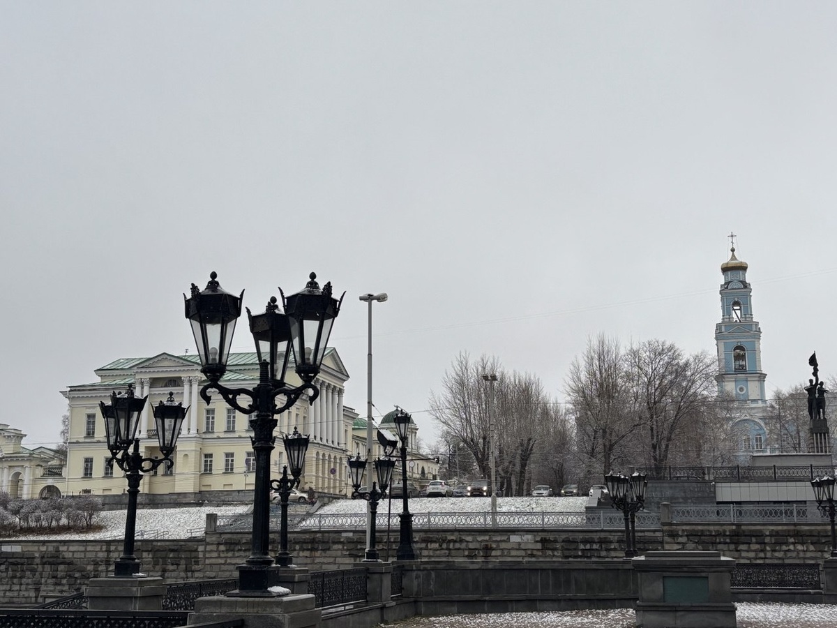 Свердловские города постепенно заметает снег.  Фото: Фото: ФедералПресс / Ольга Дружинина
