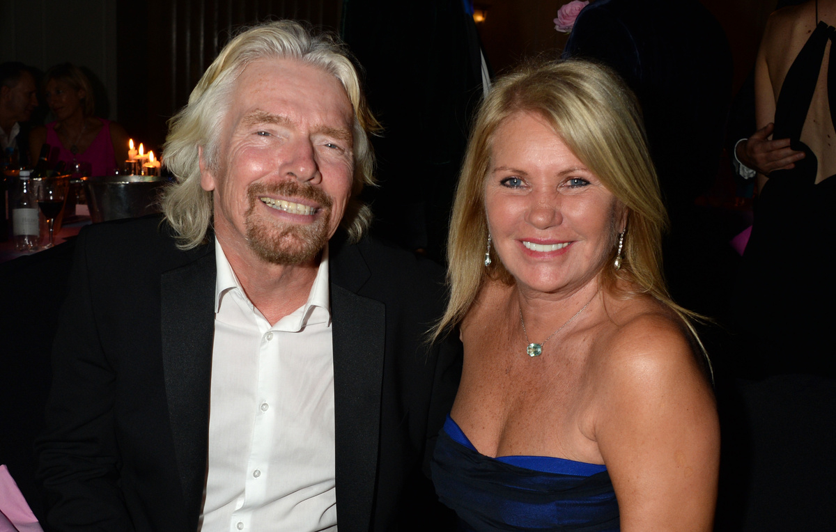    Ричард Брэнсон и Джоан Темплман  Dominic O'Neill/Boodles Boxing Ball Committee via Getty Images