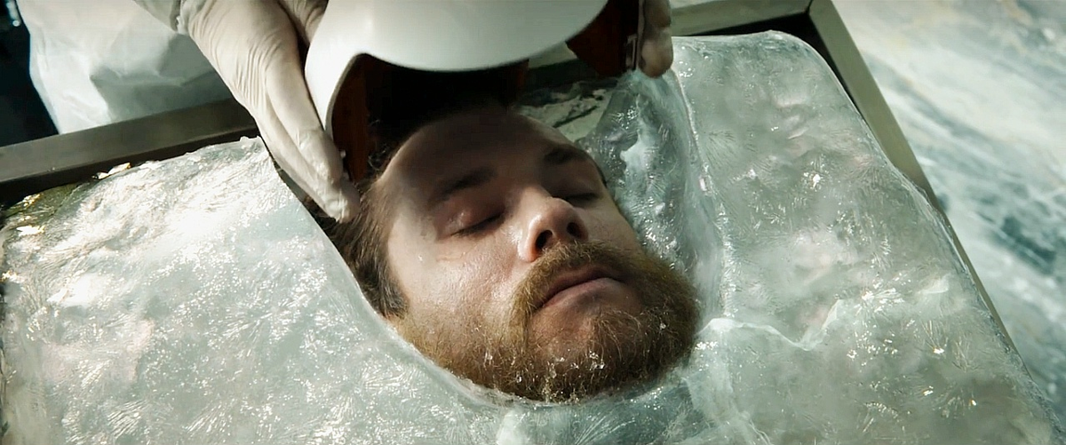 Вот он, наш герой: Авиатор Платонов — он же Лазарь №13. Задумывался, судя по всему, как самый приличный чел во всей компашке: в итоге получился самый странненький и неадаптивный.