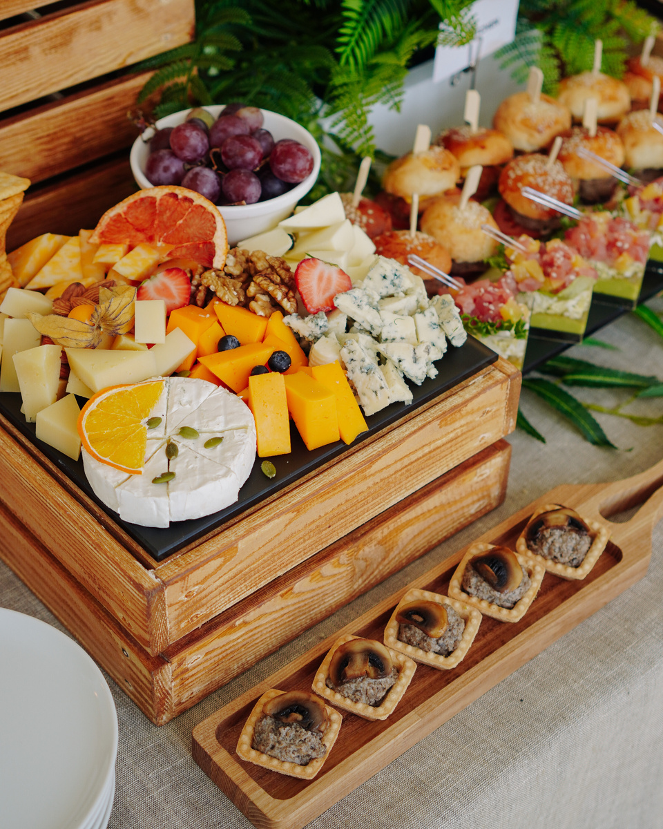 Фуршет с сервировкой от HotKitchen