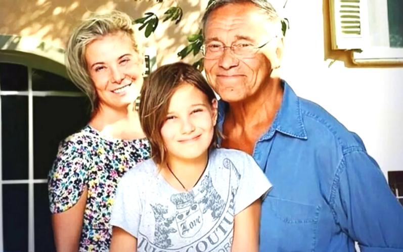 на фото Юлия Высоцкая Андрей Кончаловский с сыном