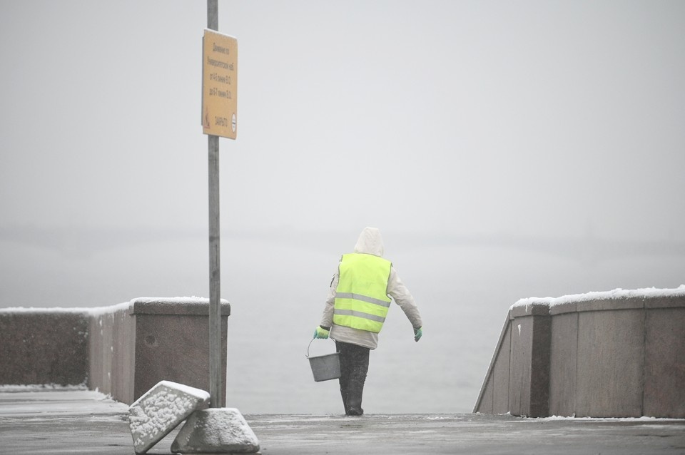    Мигрантов зовут в дворники в Петербурге. Алексей БУЛАТОВ