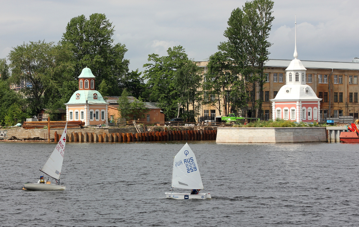 Кроншпицы в Галерной гавани Гребного порта, By Kora27 - Own work, CC BY-SA 3.0, https://commons.wikimedia.org/w/index.php?curid=36235908